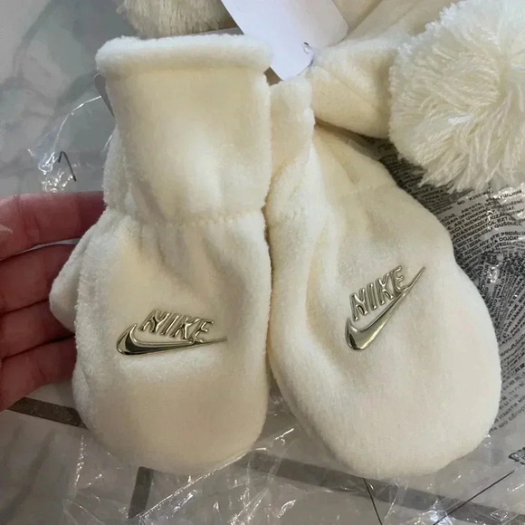 Nike Two Piece Hat and Gloves Set 2T-4T - Picture 2 of 6